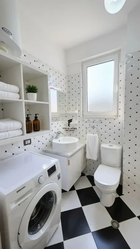 Tirane, jepet me qera apartament 3+1 Kati 5, 111 m² 900 € (LIQENI I THATE)
