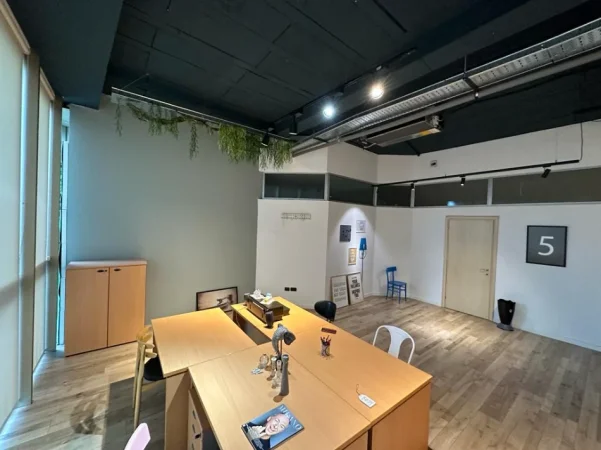 Tirane, shitet ambjent biznesi Kati 3, 59 m² 413.000 € (ish blloku)