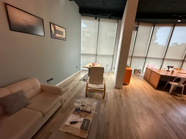 Tirane, shitet dyqan Kati 3, 59 m² 413.000 € (ish blloku)