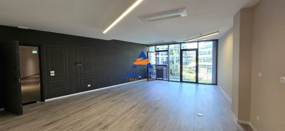 Tirane, jepet me qera ambjent biznesi Kati 0, 102 m² 1.500 € 