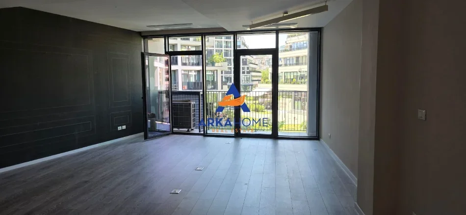 Tirane, jepet me qera ambjent biznesi Kati 0, 102 m² 1.500 € 