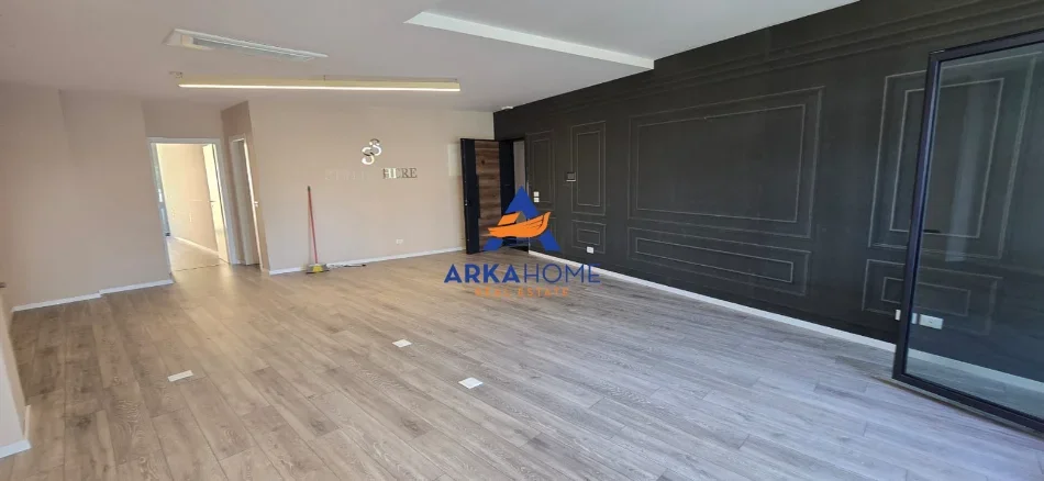 Tirane, jepet me qera ambjent biznesi Kati 0, 102 m² 1.500 € 