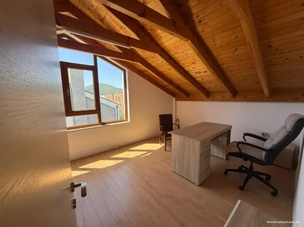 Tirane, jepet me qera apartament 4+1 , 94 m² 2.000 € (TEG)