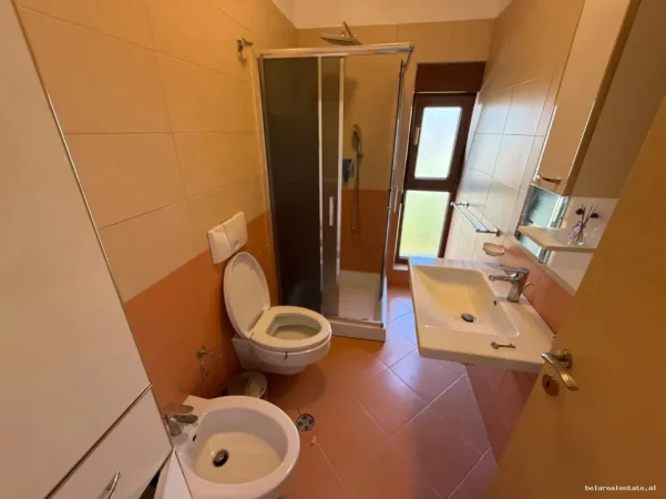Tirane, jepet me qera apartament 4+1 , 94 m² 2.000 € (TEG)