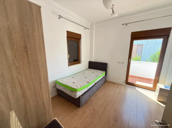 Tirane, jepet me qera apartament 4+1 , 94 m² 2.000 € (TEG)