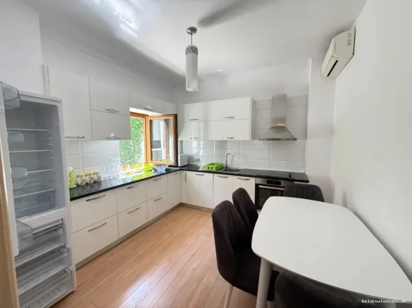 Tirane, jepet me qera apartament 4+1 , 94 m² 2.000 € (TEG)