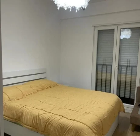 Tirane, jepet me qera apartament 1+1 Kati 4, 65 m² (Spitali Amerikan 2)