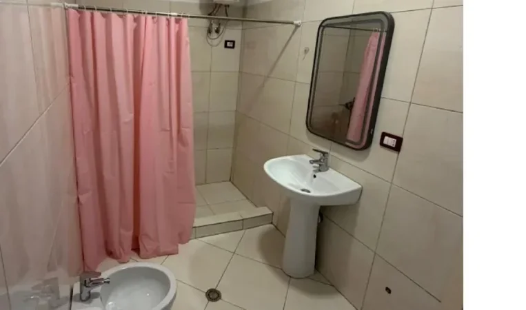 Tirane, jepet me qera apartament 1+1+Ballkon Kati 5, 60 m² 500 € (Rruga Teodoro Keko)