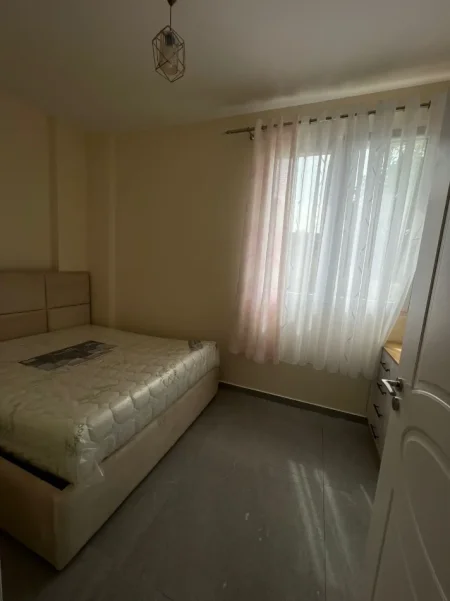 Tirane, jepet me qera apartament 1+1 Kati 1, 70 m² 400 € (qsut)
