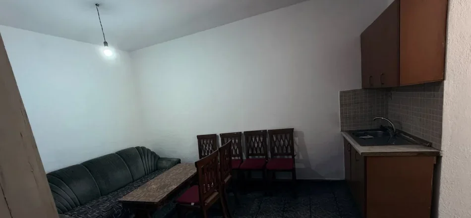 Tirane, jepet me qera apartament 1+1 Kati 1, 65 m² 400 € (Zogu i Zi)