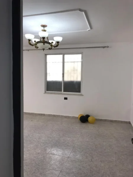 Tirane, jepet me qera ambjent biznesi Kati 1, 170 m² 1.500 € (Ali Demi)