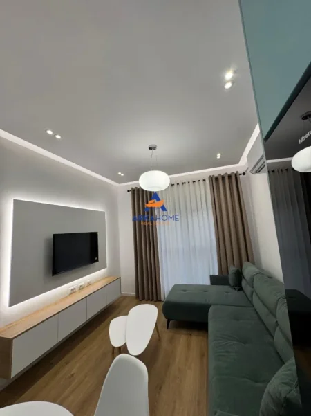 Tirane, jepet me qera apartament 1+1+Ballkon Kati 4, 57 m² 554 € 