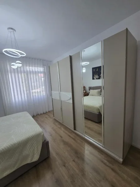 Tirane, jepet me qera apartament 1+1 Kati 3, 75 m² 400 € (FRESK)