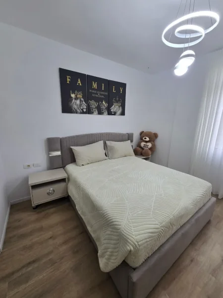 Tirane, jepet me qera apartament 1+1 Kati 3, 75 m² 400 € (FRESK)
