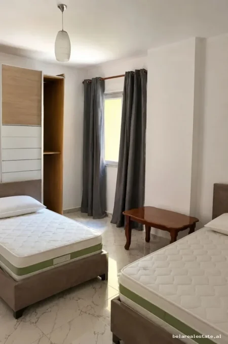 Tirane, jepet me qera apartament 1+1+Ballkon Kati 2, 625 m² 625 € (rruga e kavajes)