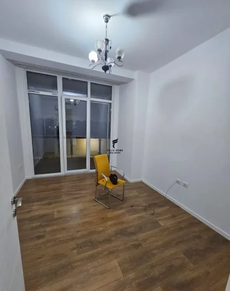 Tirane, jepet me qera zyre Kati 1, 140 m² 1.300 € (KOMUNA E PARISIT)