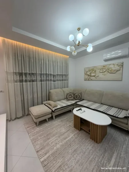 Tirane, jepet me qera apartament 1+1+Ballkon Kati 2, 65 m² 570 € (kompleksi marga)