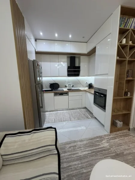 Tirane, jepet me qera apartament 1+1+Ballkon Kati 2, 65 m² 570 € (kompleksi marga)