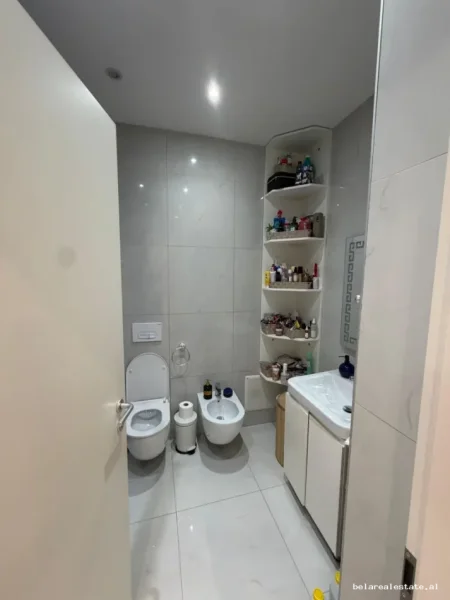 Tirane, jepet me qera apartament 1+1+Ballkon Kati 2, 65 m² 570 € (kompleksi marga)