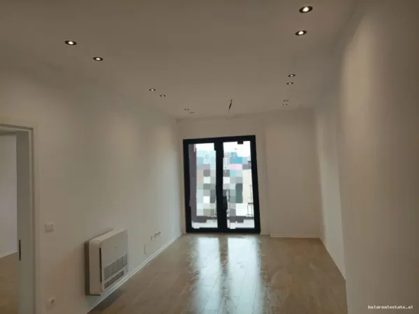 Tirane, jepet me qera zyre Kati 4, 62 m² 670 € (Garden Building)