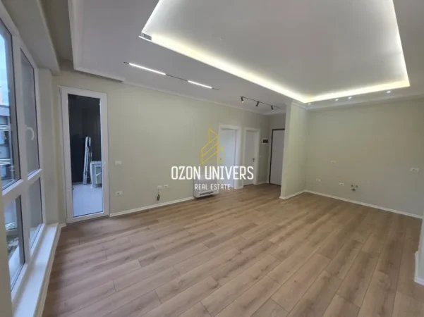 Tirane, jepet me qera apartament 1+1+Ballkon Kati 2, 67 m² 600 € (Komuna e Parisit)