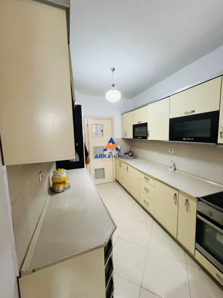 Tirane, jepet me qera apartament 3+1+Ballkon Kati 3, 125 m² 692 € 
