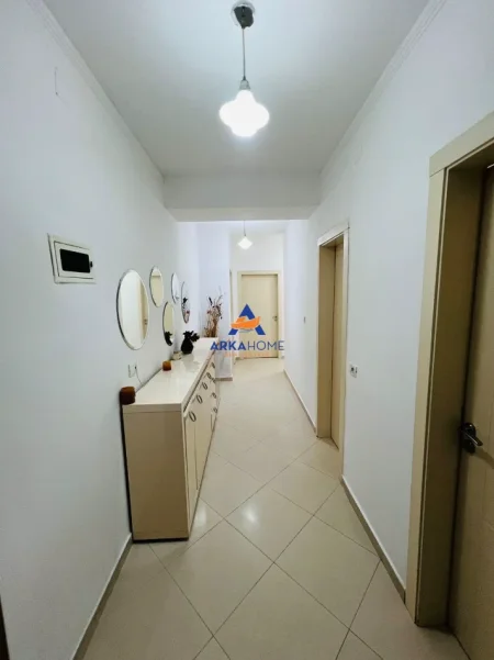 Tirane, jepet me qera apartament 3+1+Ballkon Kati 3, 125 m² 692 € 