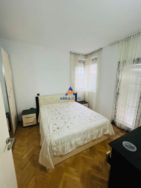 Tirane, jepet me qera apartament 3+1+Ballkon Kati 3, 125 m² 692 € 