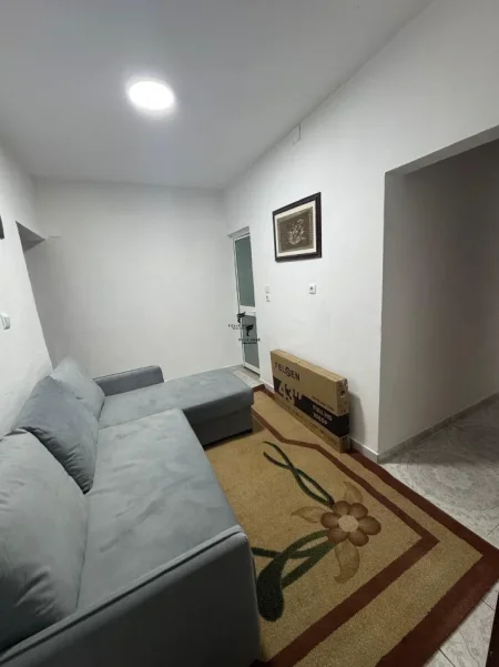 Tirane, jepet me qera apartament 1+1 Kati 1, 60 m² 400 € (VASIL SHANTO)