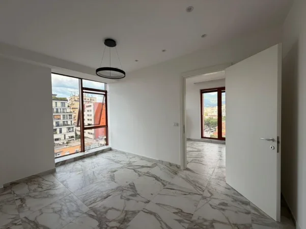 Tirane, jepet me qera zyre Kati 6, 70 m² 1.200 € (RRUGA E KAVAJES)