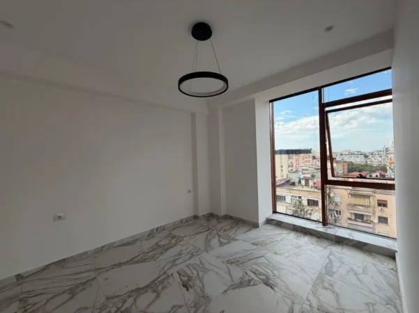 Tirane, jepet me qera zyre Kati 6, 70 m² 1.200 € (RRUGA E KAVAJES)