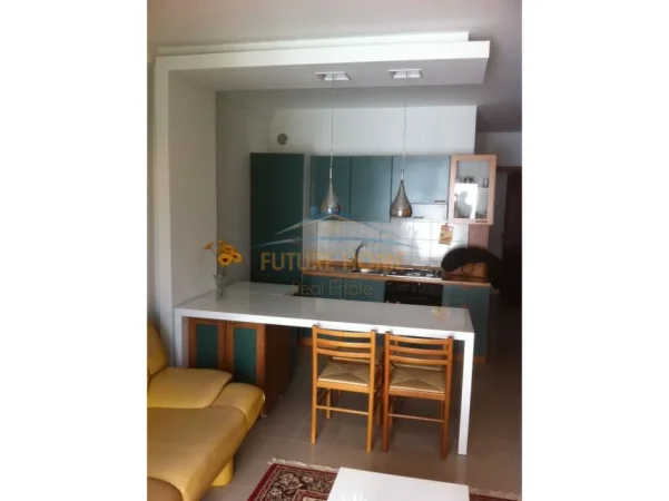 Tirane, jepet me qera apartament 1+1+Ballkon Kati 3, 60 m² 540 € (Blloku i ambasadave)