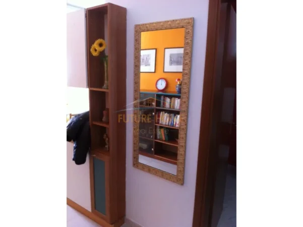 Tirane, jepet me qera apartament 1+1+Ballkon Kati 3, 60 m² 540 € (Blloku i ambasadave)