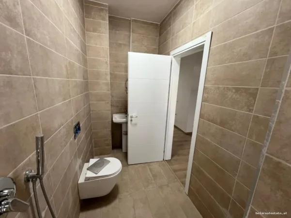 Tirane, jepet me qera zyre Kati 2, 130 m² 1.150 € (RRUGA E DAFINAVE)