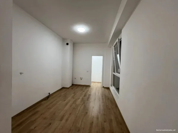 Tirane, jepet me qera zyre Kati 2, 130 m² 1.150 € (RRUGA E DAFINAVE)