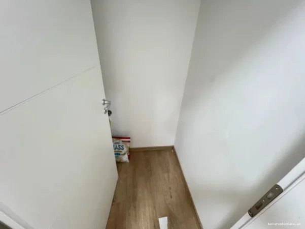 Tirane, jepet me qera zyre Kati 2, 130 m² 1.150 € (RRUGA E DAFINAVE)