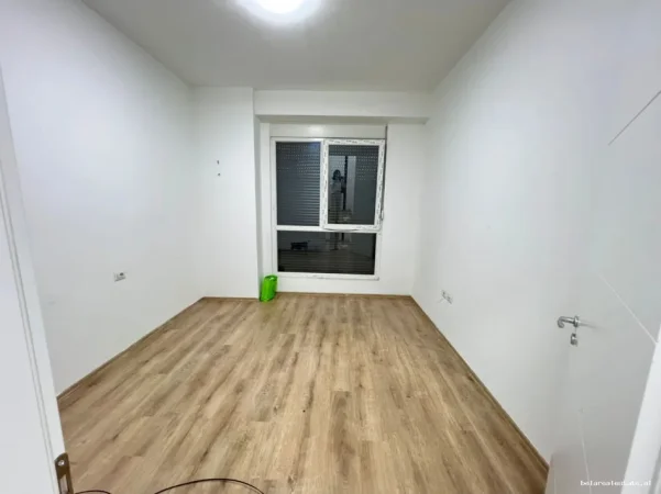 Tirane, jepet me qera zyre Kati 2, 130 m² 1.150 € (RRUGA E DAFINAVE)
