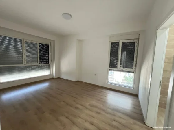 Tirane, jepet me qera zyre Kati 2, 130 m² 1.150 € (RRUGA E DAFINAVE)
