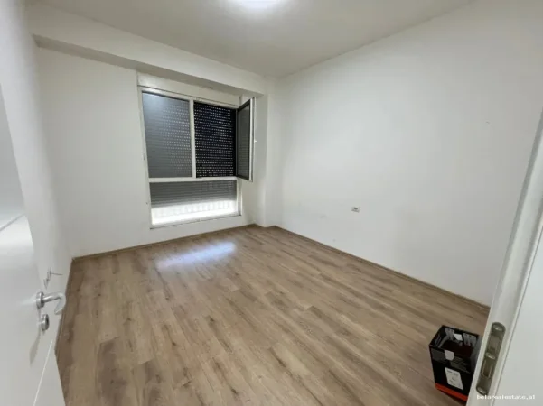 Tirane, jepet me qera zyre Kati 2, 130 m² 1.150 € (RRUGA E DAFINAVE)