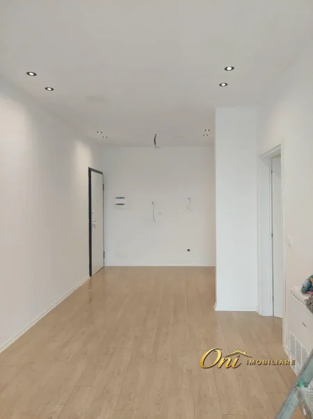 Tirane, jepet me qera zyre Kati 4, 65 m² 650 € (RRUGA E KAVAJES)
