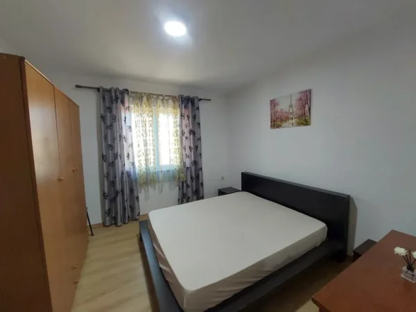 Tirane, jepet me qera apartament 2+1 Kati 3, 100 m² 500 € (Oxhaku)