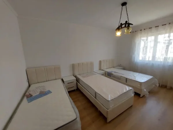 Tirane, jepet me qera apartament 2+1 Kati 3, 100 m² 500 € (Oxhaku)