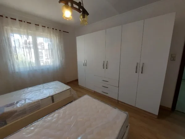 Tirane, jepet me qera apartament 2+1 Kati 3, 100 m² 500 € (Oxhaku)