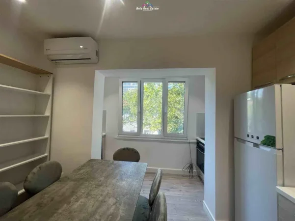 Tirane, jepet me qera apartament 1+1 Kati 4, 50 m² 570 € (Prane Harry Foultz)