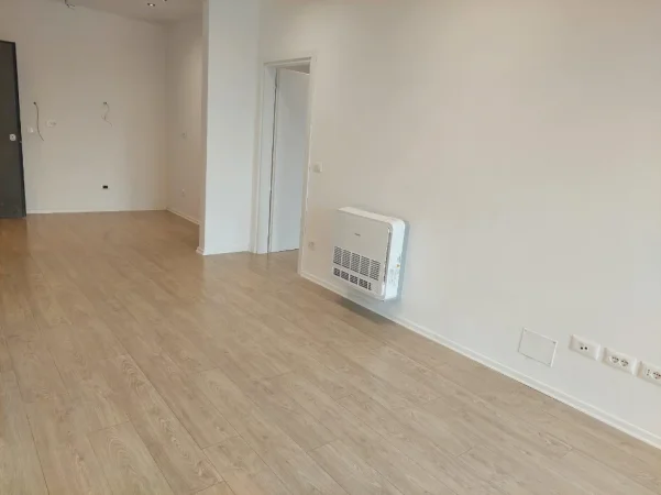 Tirane, jepet me qera zyre Kati 4, 62 m² 680 € (garden building)