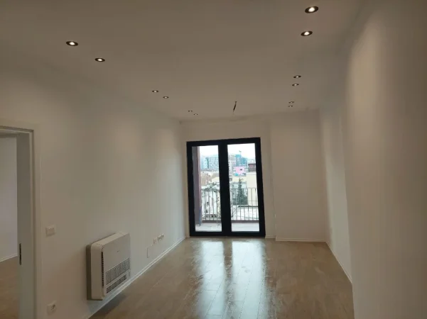 Tirane, jepet me qera zyre Kati 4, 62 m² 680 € (garden building)