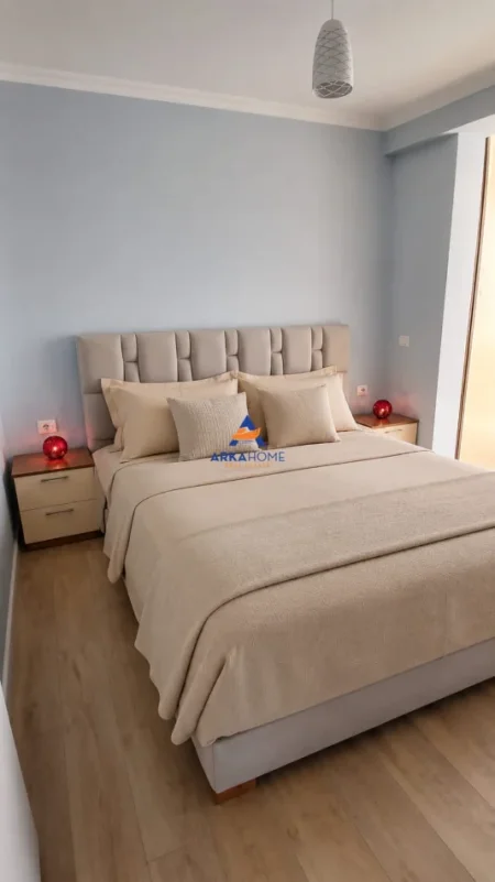 Tirane, jepet me qera apartament 2+1+Ballkon Kati 4, 80 m² 852 € 