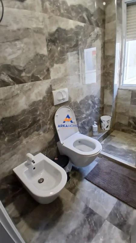 Tirane, jepet me qera apartament 2+1+Ballkon Kati 4, 80 m² 852 € 