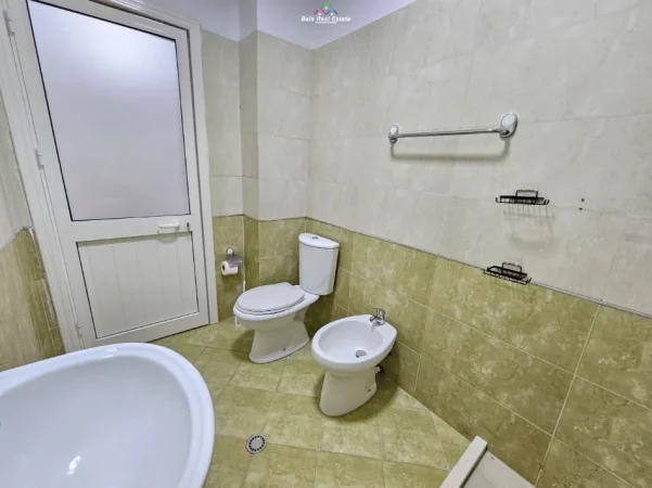 Tirane, jepet me qera apartament 2+1+Ballkon Kati 7, 86 m² 720 € (prane KMY)