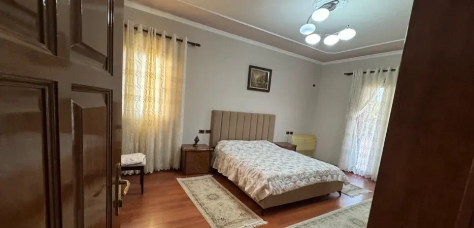 Tirane, jepet me qera apartament 2+1 Kati 3, 145 m² 500 € (ALLIAS)